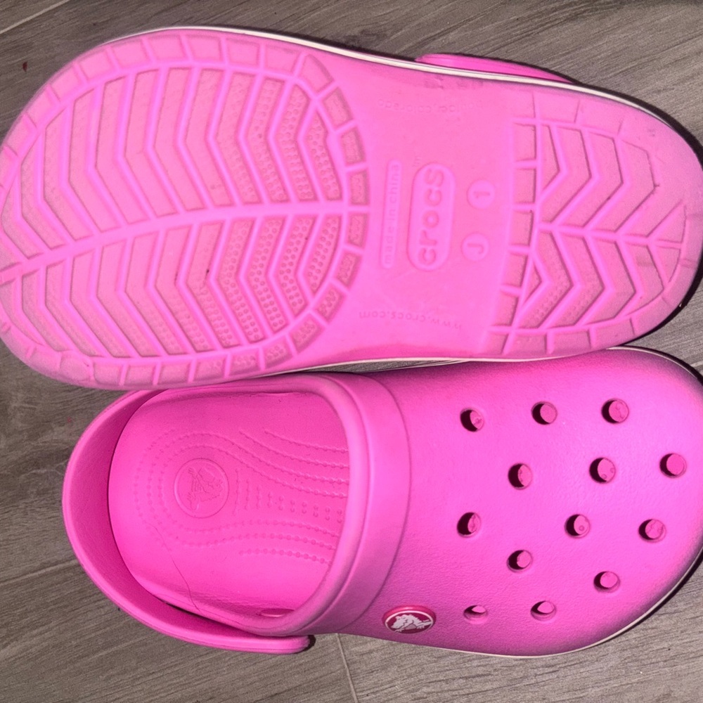 CROCS Pink Kids Size J1 - Picture 3 of 3